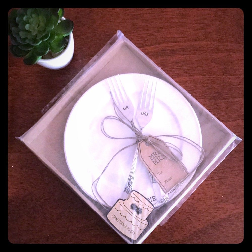 Wedding cake tasting set brand new for sale
